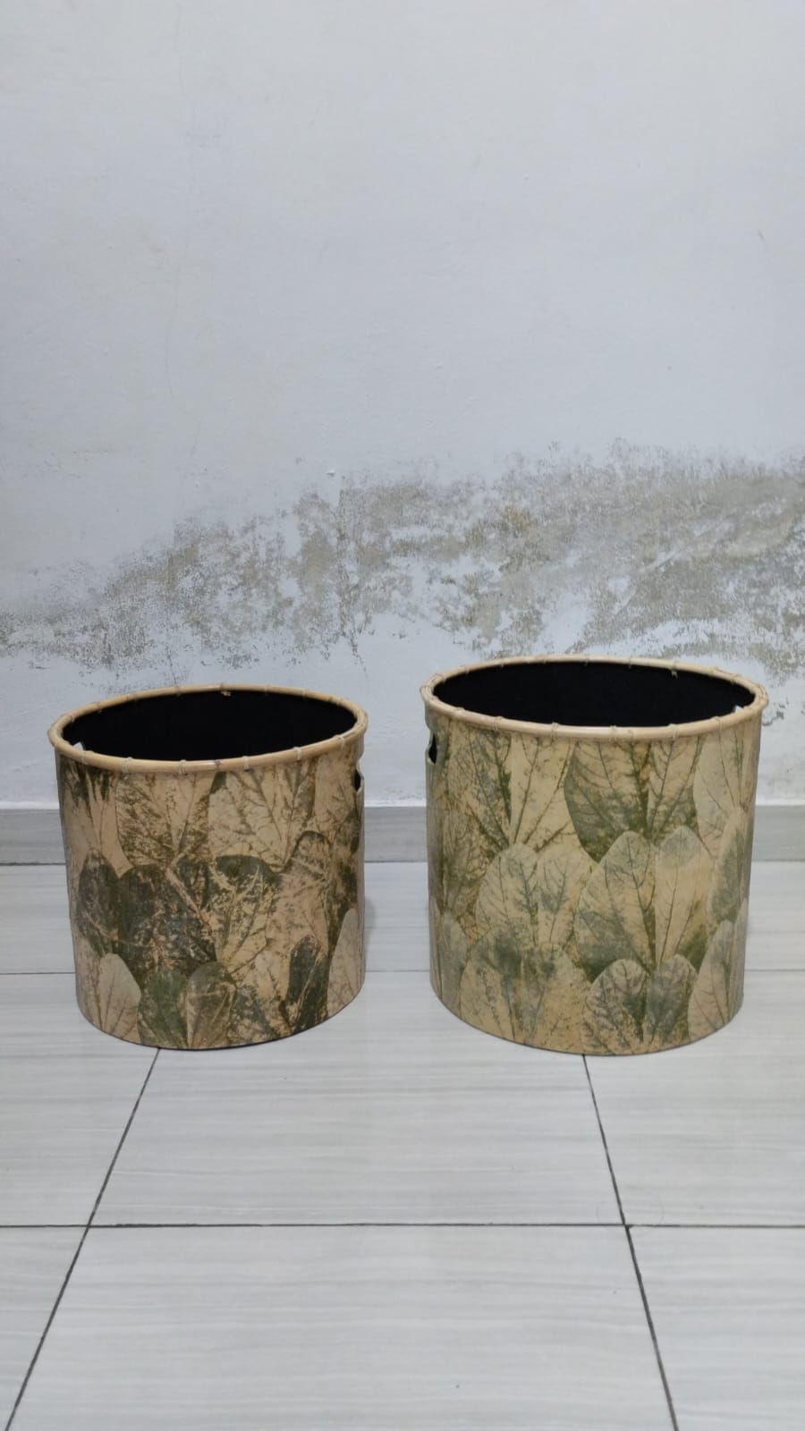 Keranjang anyaman daun kering Bikabu warna cream, hasil kerajinan tangan