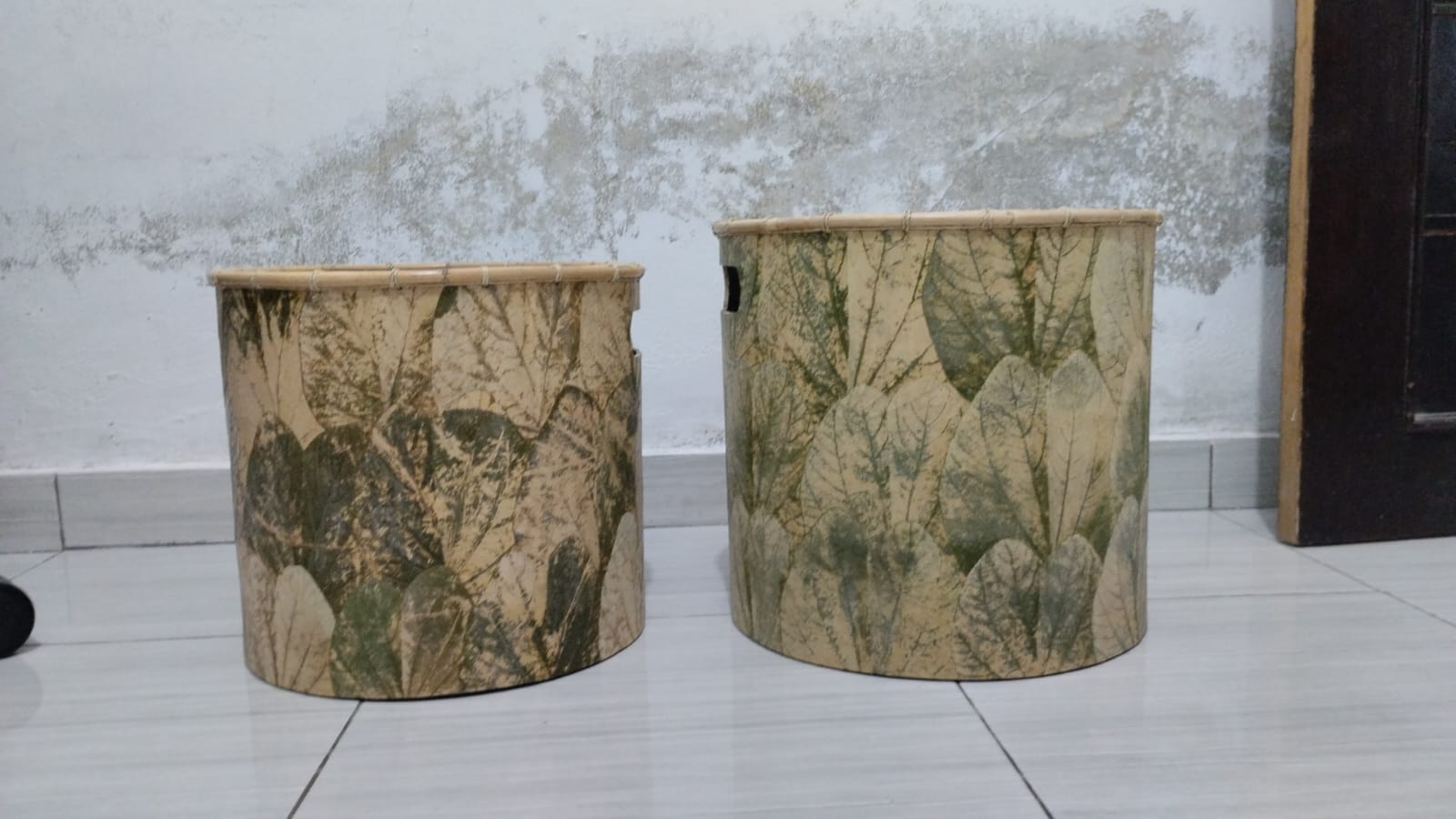 Keranjang anyaman daun kering Bikabu, dibuat dari daun kering asli